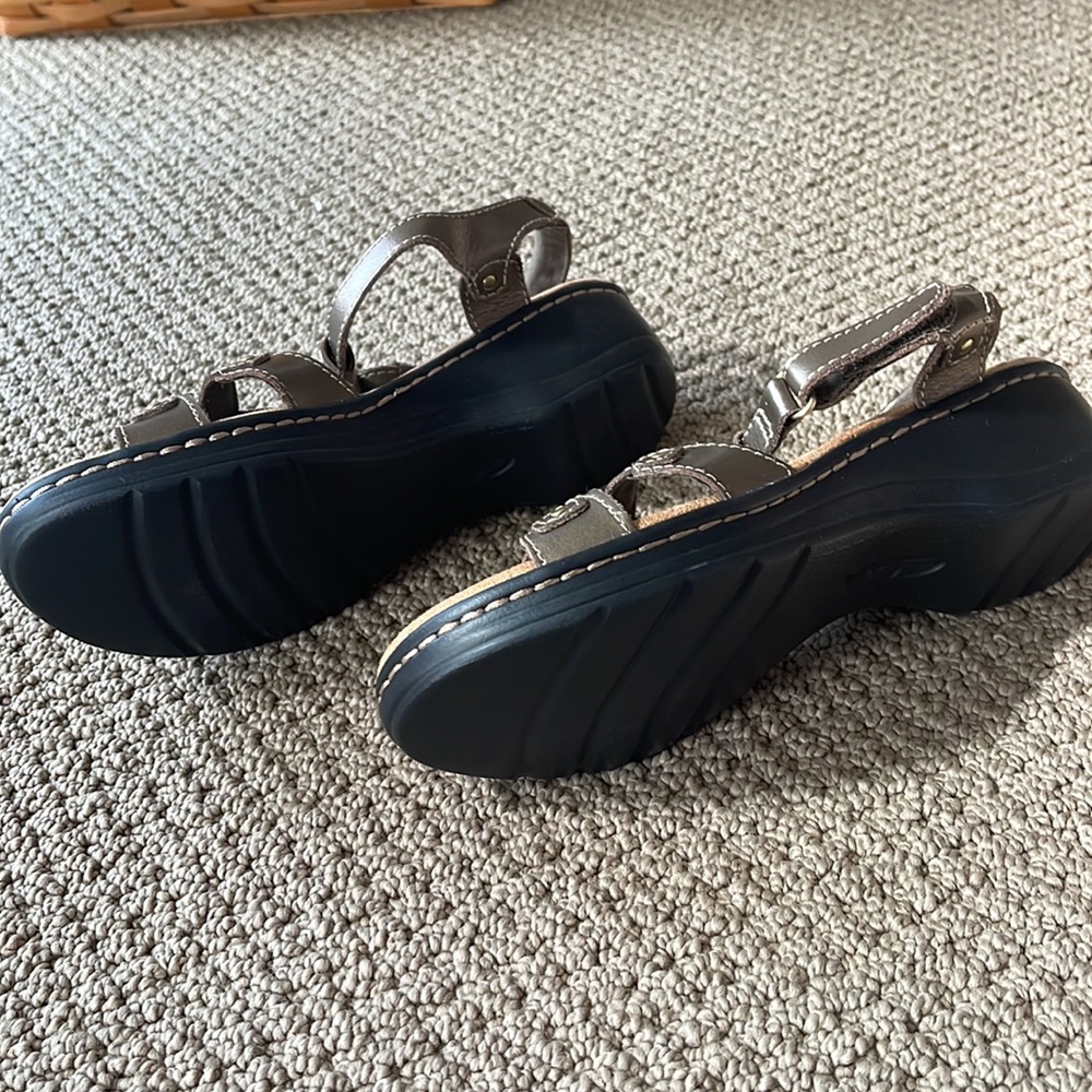 Clark’s Women’s Sandals - Picture 3 of 5